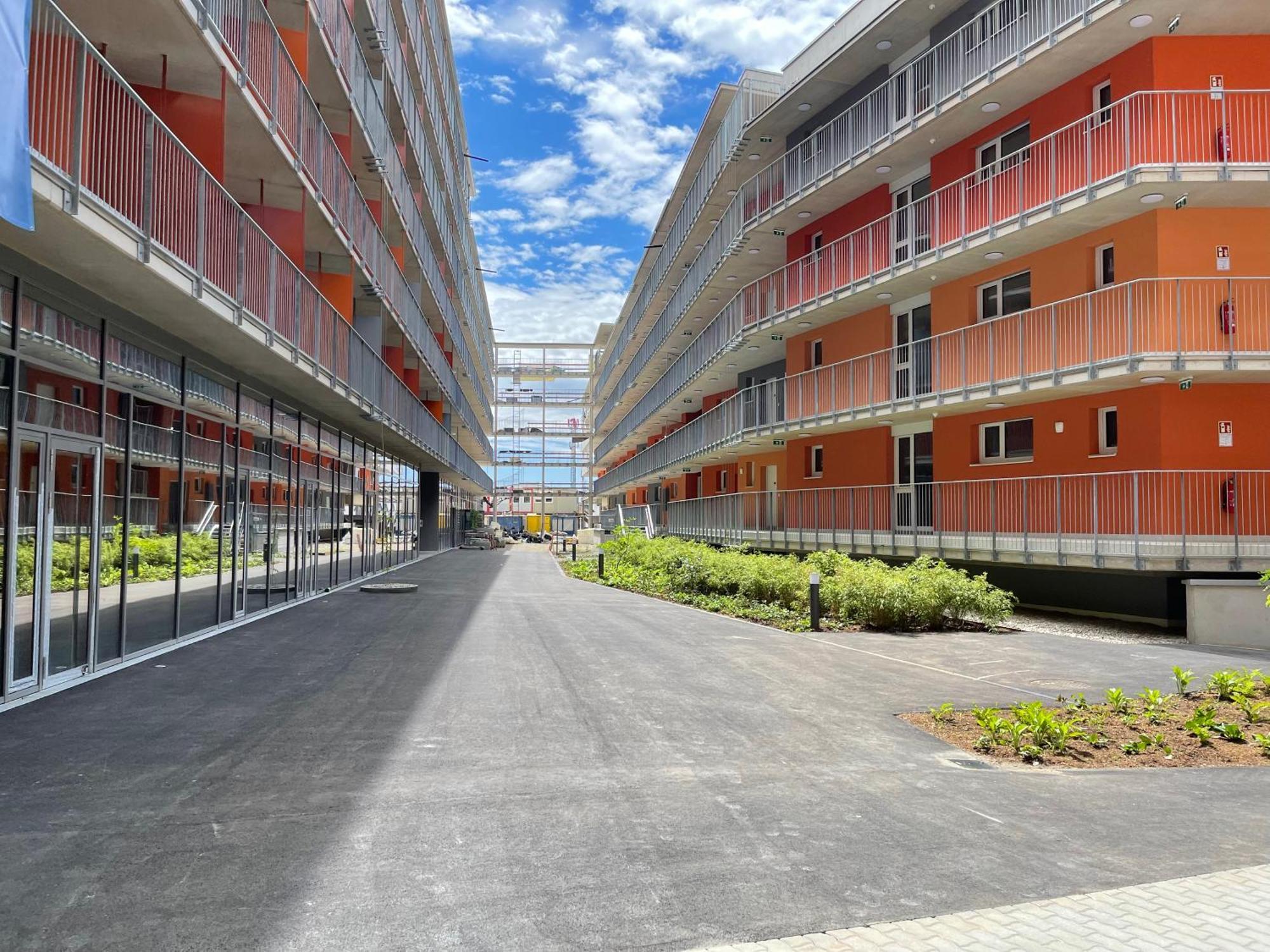 Luxusapartment Mit 40 Qm Terrasse, E-Parkplatz Und Parkplatz グラーツ エクステリア 写真