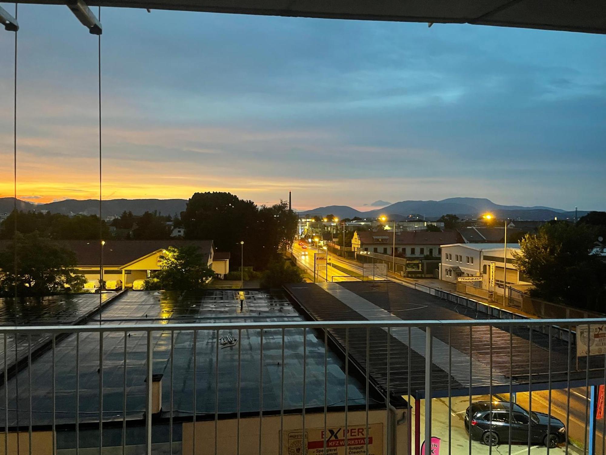 Luxusapartment Mit 40 Qm Terrasse, E-Parkplatz Und Parkplatz グラーツ エクステリア 写真