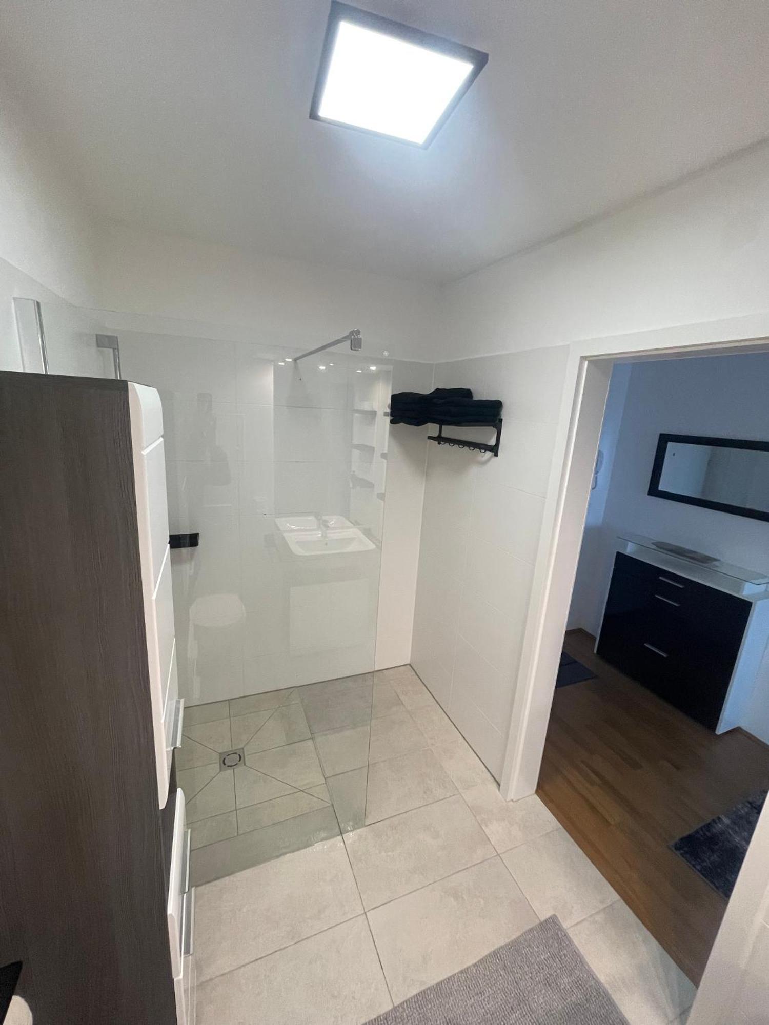 Luxusapartment Mit 40 Qm Terrasse, E-Parkplatz Und Parkplatz グラーツ エクステリア 写真