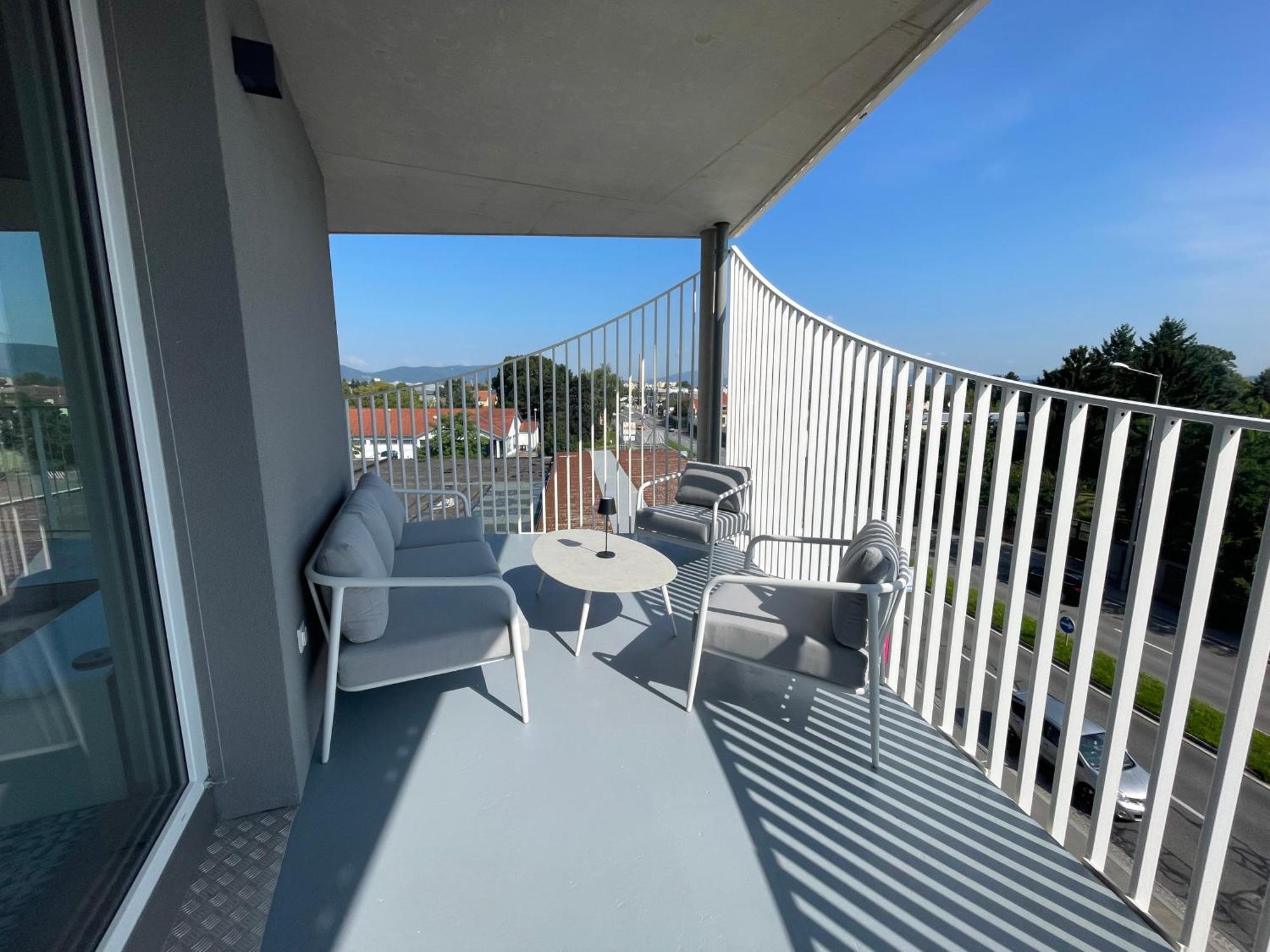 Luxusapartment Mit 40 Qm Terrasse, E-Parkplatz Und Parkplatz グラーツ エクステリア 写真